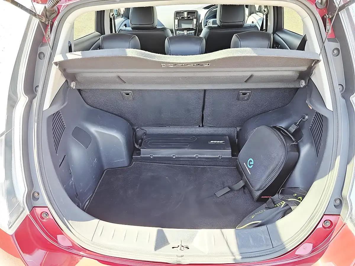 Used 2017 Nissan Leaf Tekna Red - Interior and Exterior details 7
