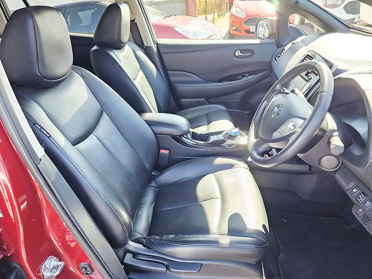 Used 2017 Nissan Leaf Tekna Red - Interior and Exterior details 9