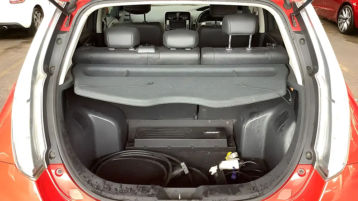 Used 2017 Nissan Leaf Tekna Red - Interior and Exterior details 13