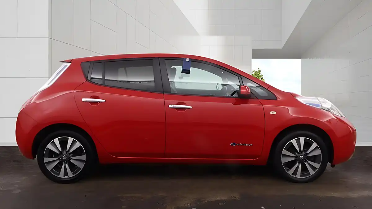 Used 2017 Nissan Leaf Tekna Red - Interior and Exterior details 5