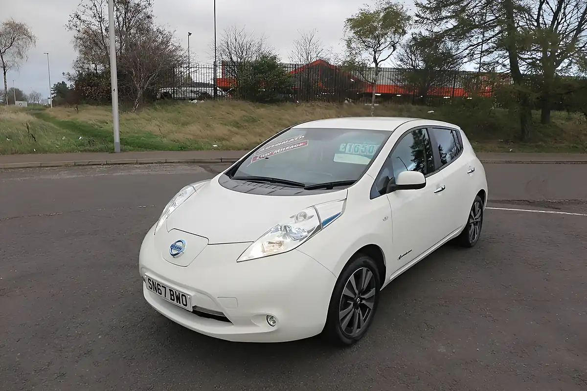 Used 2017 Nissan Leaf Tekna White - Interior and Exterior details 10