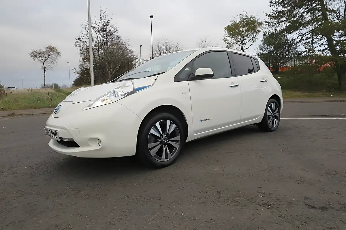 Used 2017 Nissan Leaf Tekna White - Interior and Exterior details 11