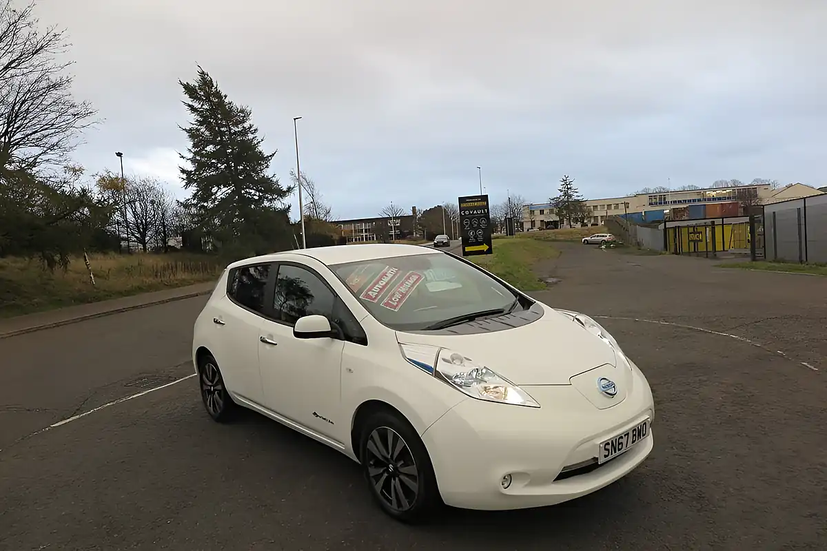 Used 2017 Nissan Leaf Tekna White - Interior and Exterior details 13