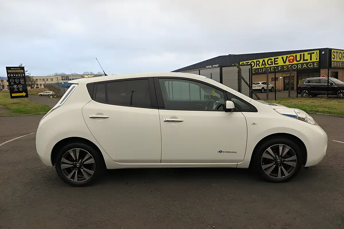 Used 2017 Nissan Leaf Tekna White - Interior and Exterior details 15
