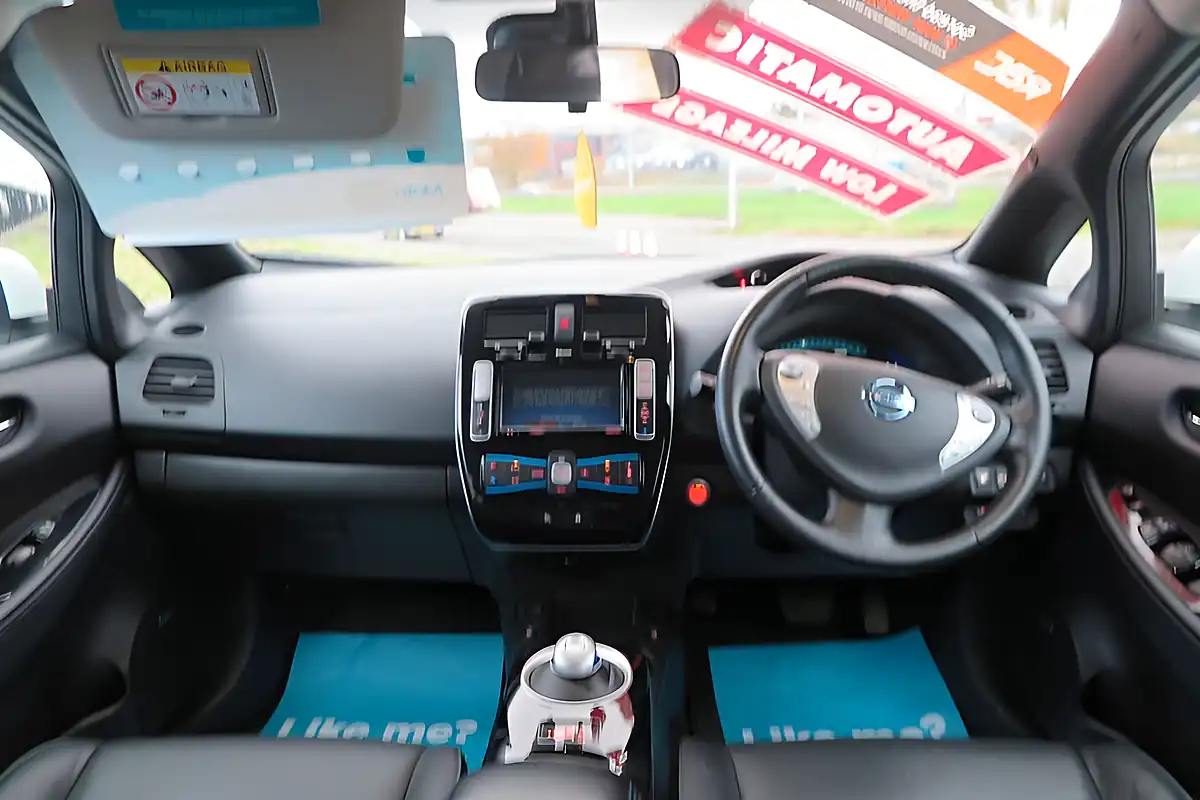 Used 2017 Nissan Leaf Tekna White - Interior and Exterior details 16