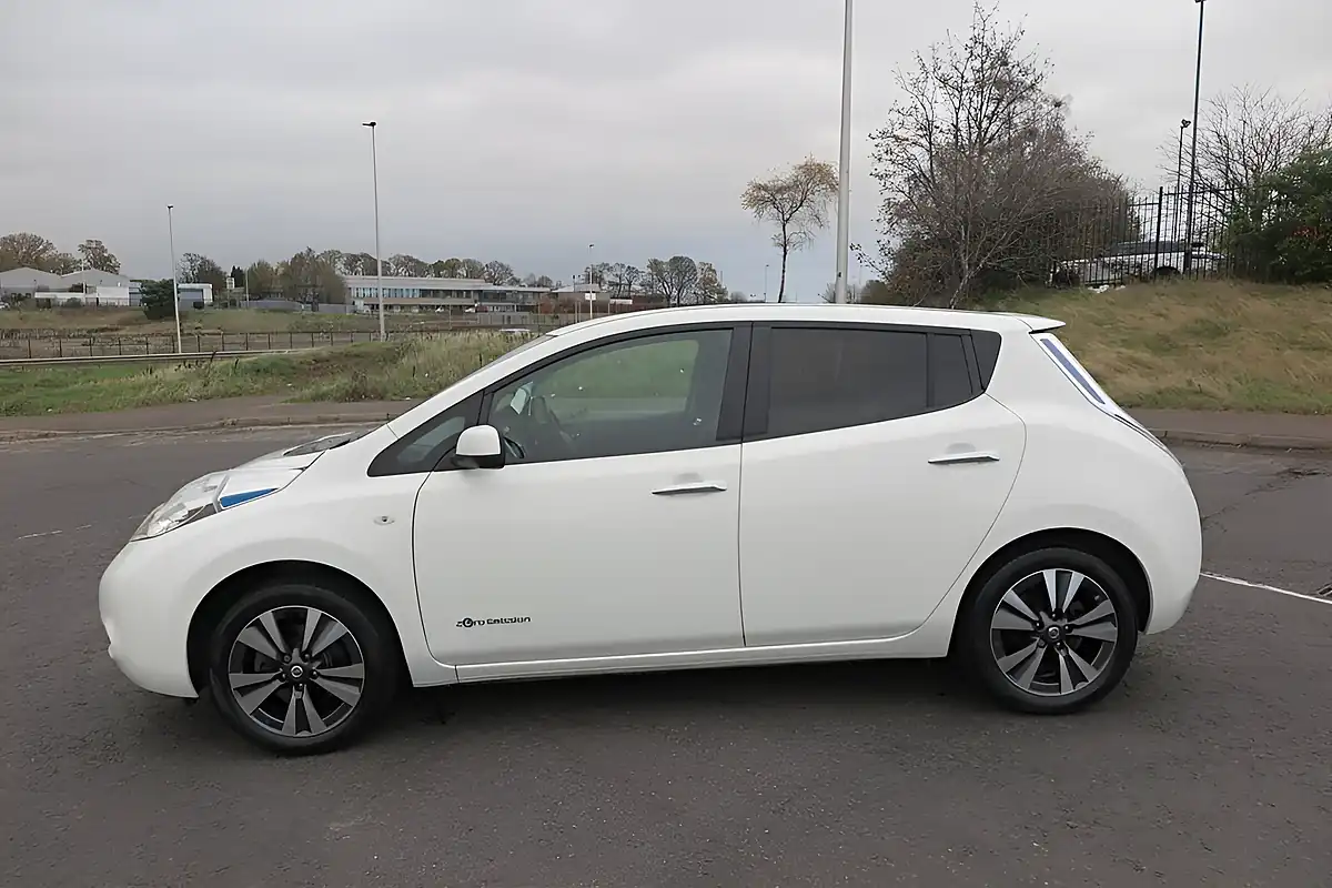 Used 2017 Nissan Leaf Tekna White - Interior and Exterior details 2