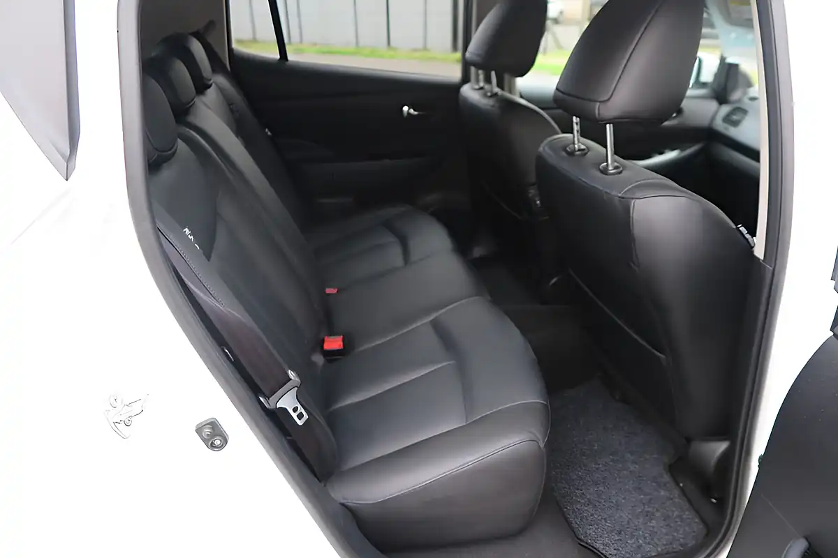 Used 2017 Nissan Leaf Tekna White - Interior and Exterior details 4