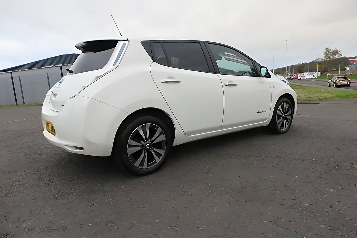 Used 2017 Nissan Leaf Tekna White - Interior and Exterior details 6