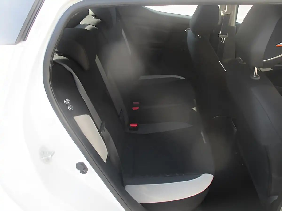 Used 2017 Nissan Micra Acenta White - Interior and Exterior details 8