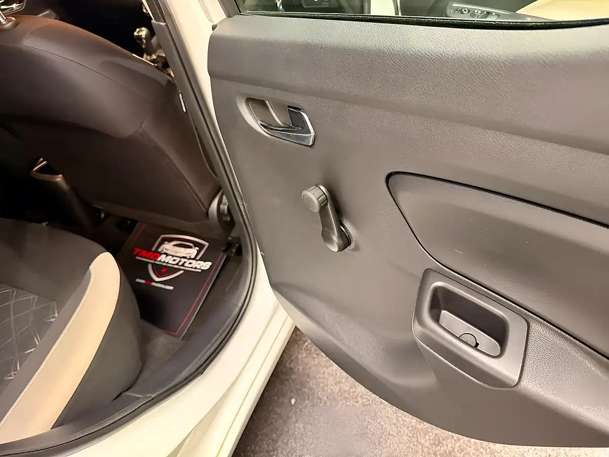 Used 2017 Nissan Micra Acenta White - Interior and Exterior details 14