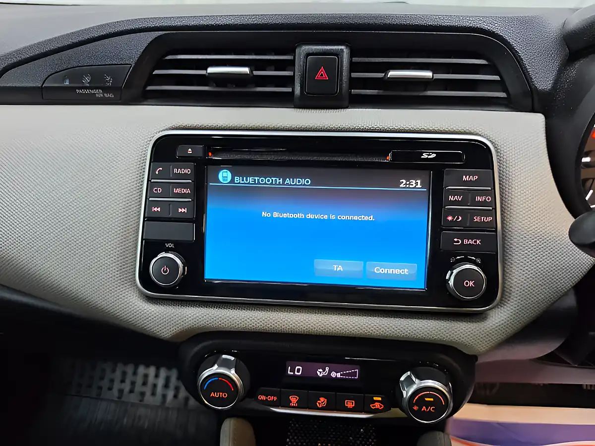 Used 2017 Nissan Micra N-Connecta Green - Interior and Exterior details 18