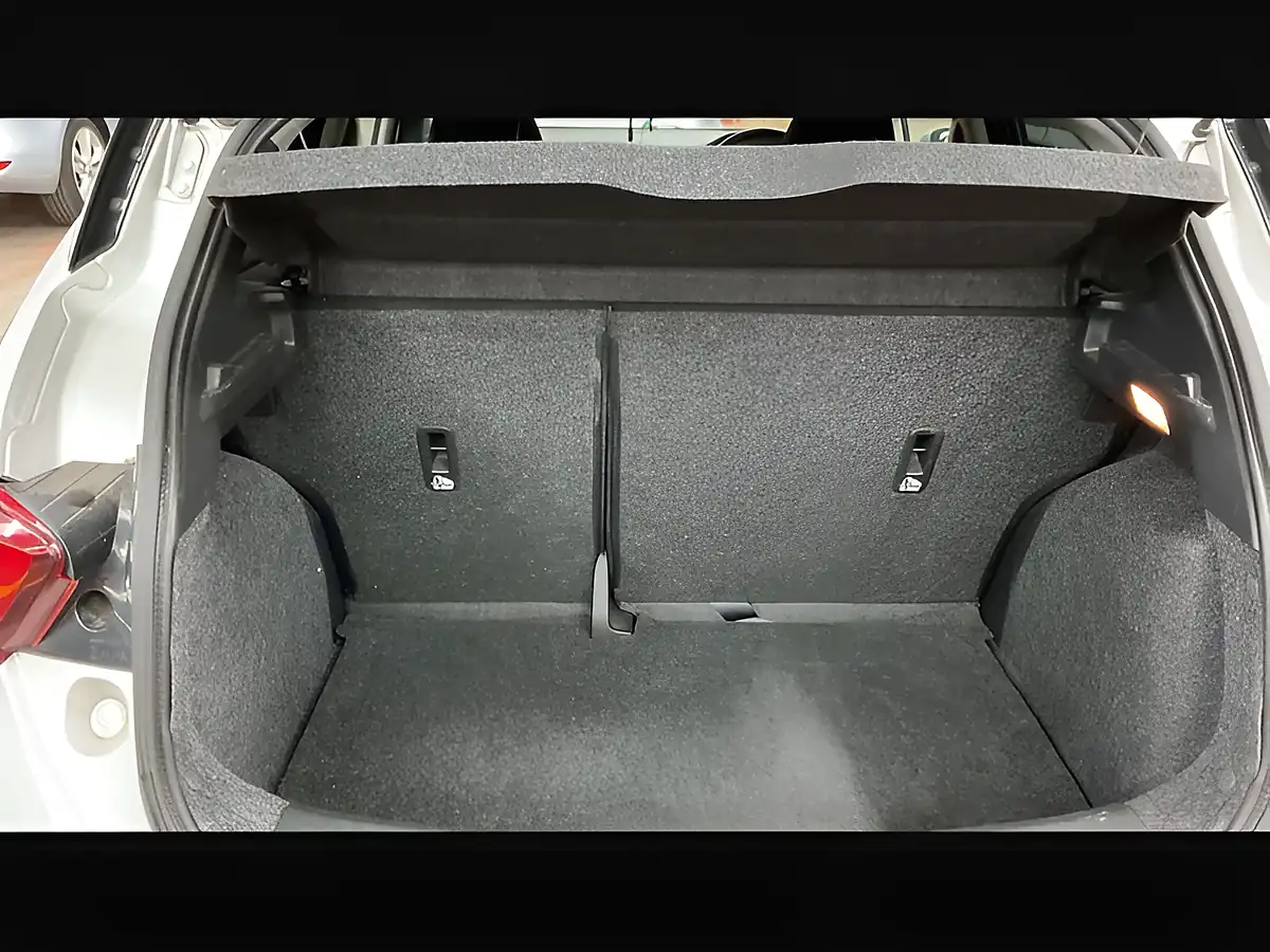 Used 2017 Nissan Micra N-Connecta Platinum Silver - Interior and Exterior details 9