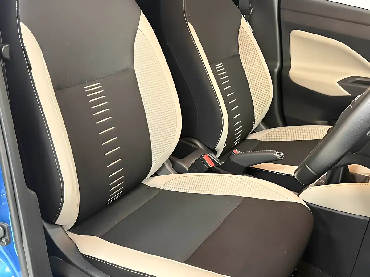 Used 2017 Nissan Micra Tekna Blue - Interior and Exterior details 12