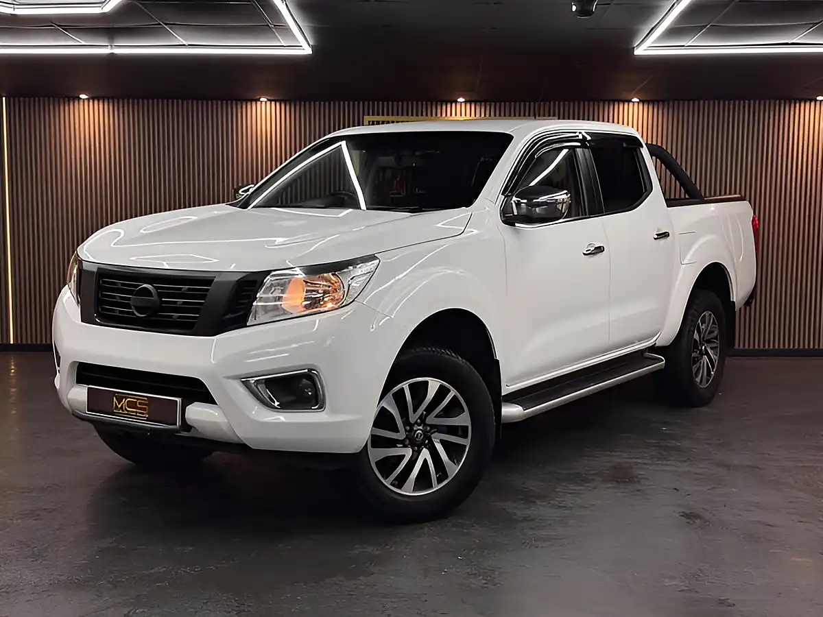 Used 2017 Nissan Navara Acenta+ White - Front View