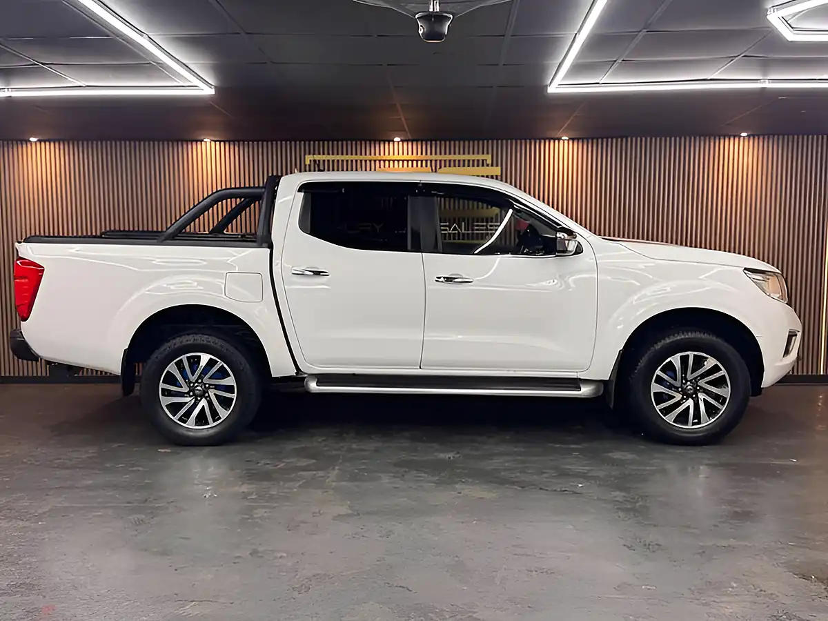 Used 2017 Nissan Navara Acenta+ White - Interior and Exterior details 4