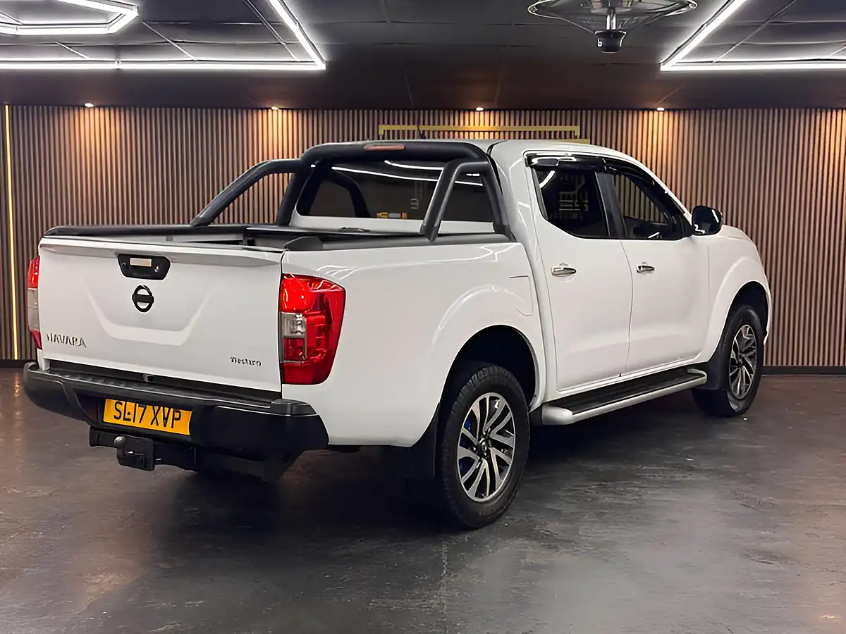 Used 2017 Nissan Navara Acenta+ White - Interior and Exterior details 5