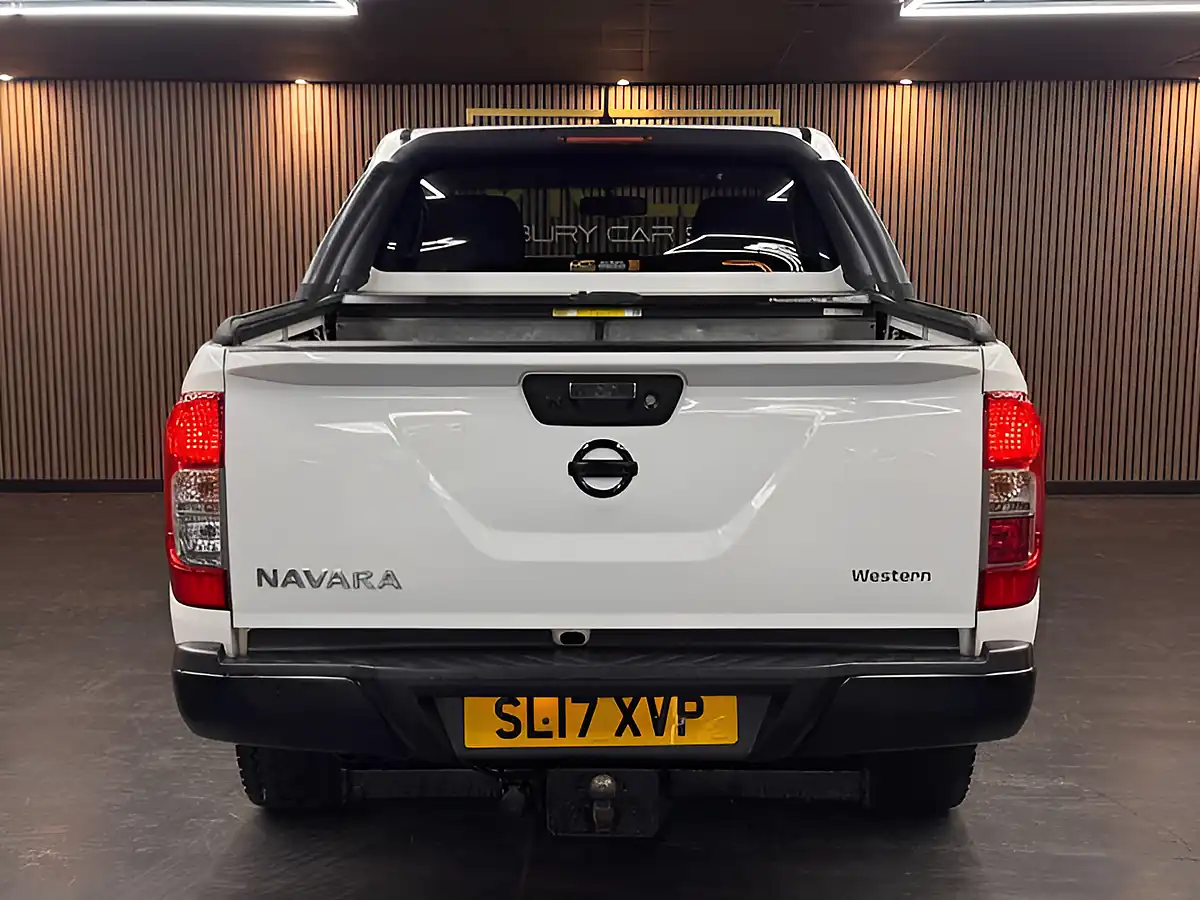 Used 2017 Nissan Navara Acenta+ White - Interior and Exterior details 6