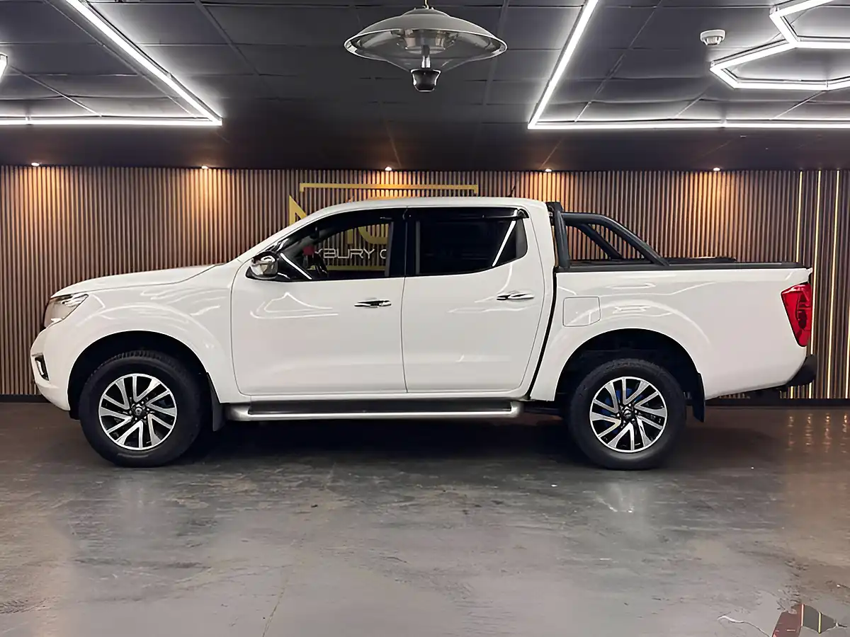 Used 2017 Nissan Navara Acenta+ White - Interior and Exterior details 8