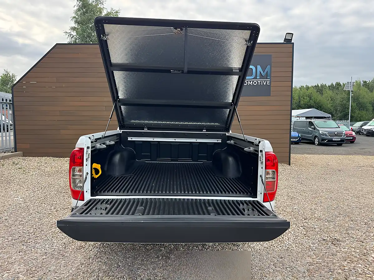 Used 2017 Nissan Navara N-Connecta White - Interior and Exterior details 5