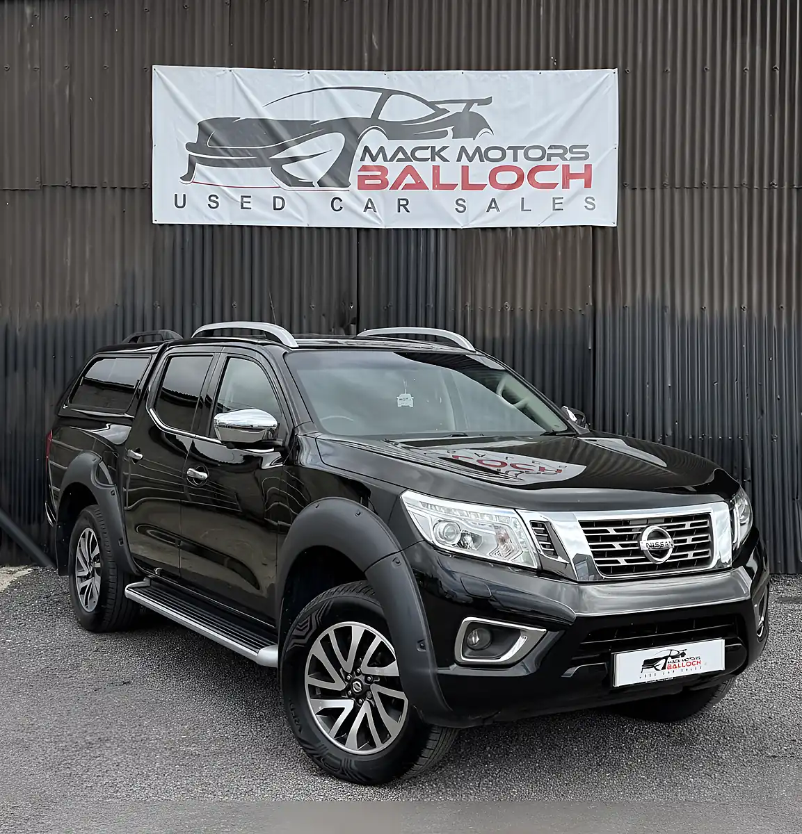 Used 2017 Nissan Navara Tekna Black - Front View