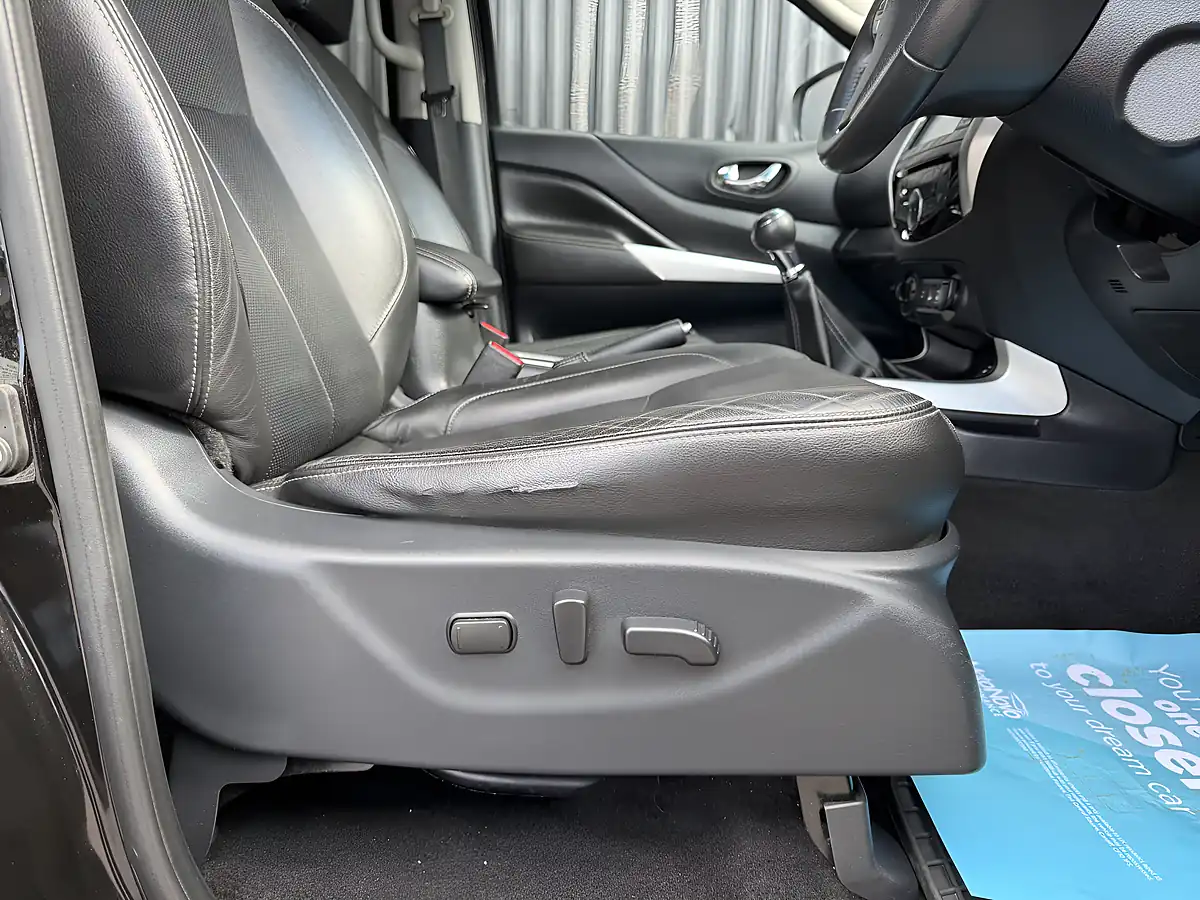 Used 2017 Nissan Navara Tekna Black - Interior and Exterior details 12
