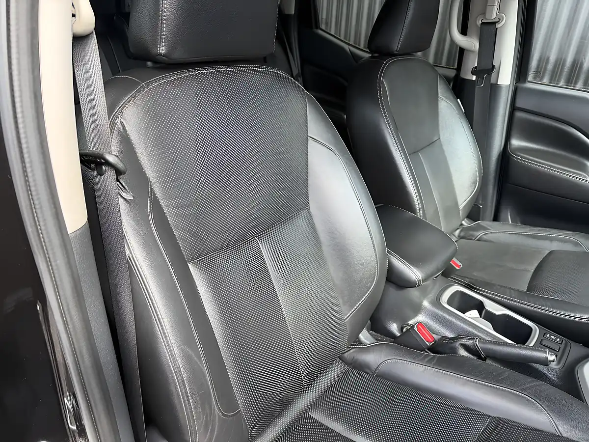 Used 2017 Nissan Navara Tekna Black - Interior and Exterior details 13