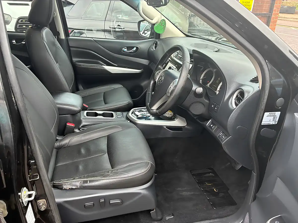 Used 2017 Nissan Navara Tekna Black - Interior and Exterior details 12
