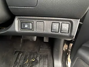 Used 2017 Nissan Navara Tekna Black - Interior and Exterior details 17