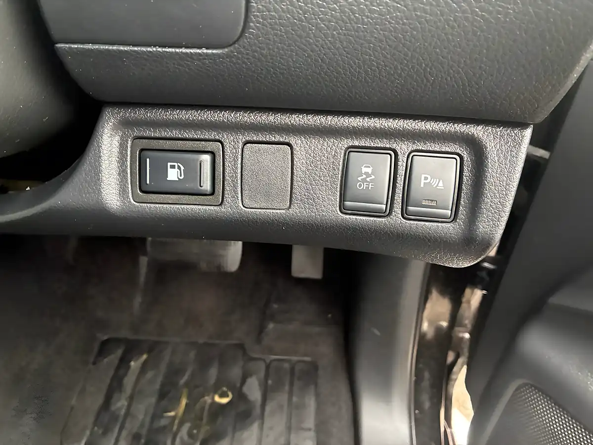 Used 2017 Nissan Navara Tekna Black - Interior and Exterior details 17