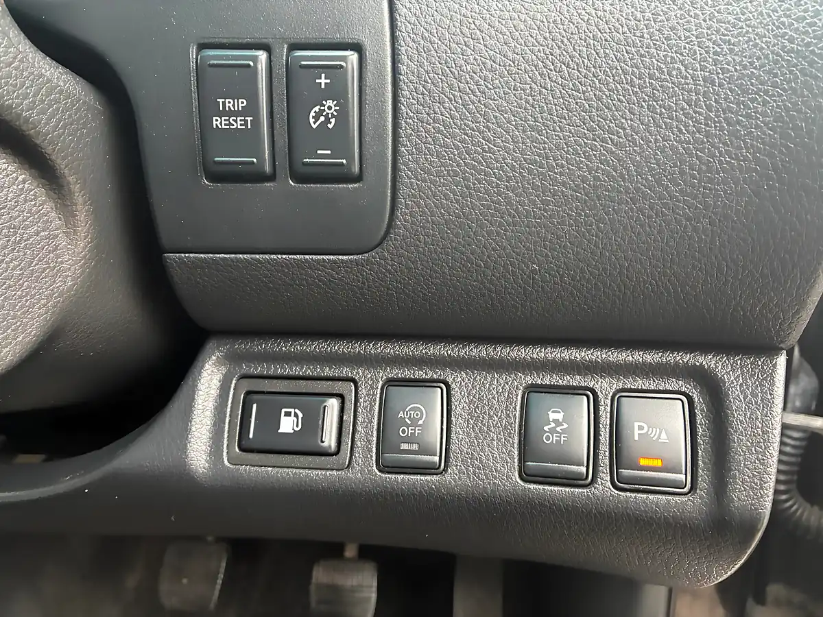 Used 2017 Nissan Navara Tekna Black - Interior and Exterior details 15