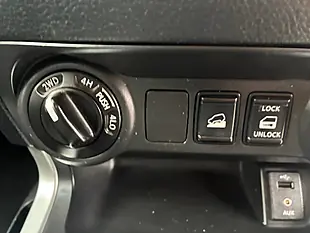 Used 2017 Nissan Navara Tekna Black - Interior and Exterior details 16