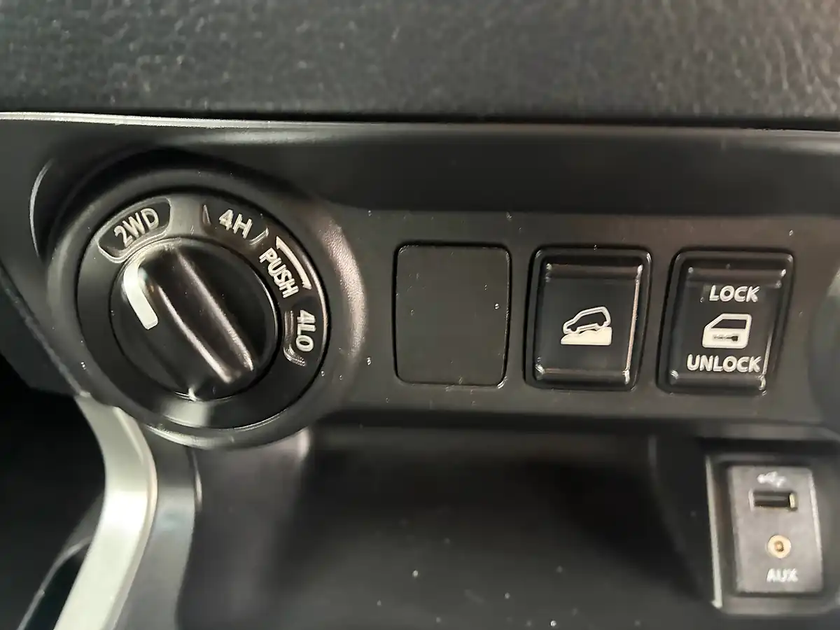 Used 2017 Nissan Navara Tekna Black - Interior and Exterior details 16