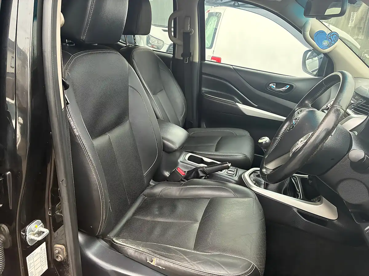 Used 2017 Nissan Navara Tekna Black - Interior and Exterior details 17