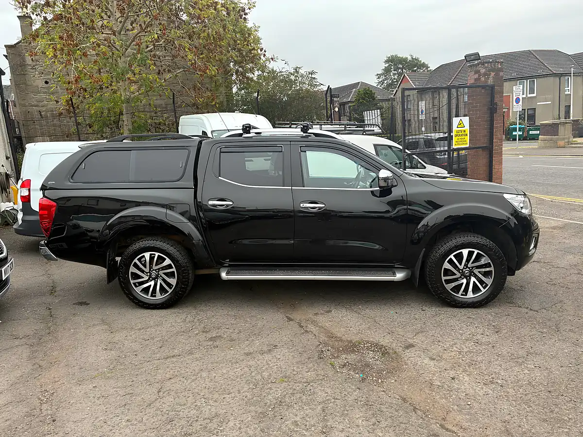 Used 2017 Nissan Navara Tekna Black - Interior and Exterior details 3
