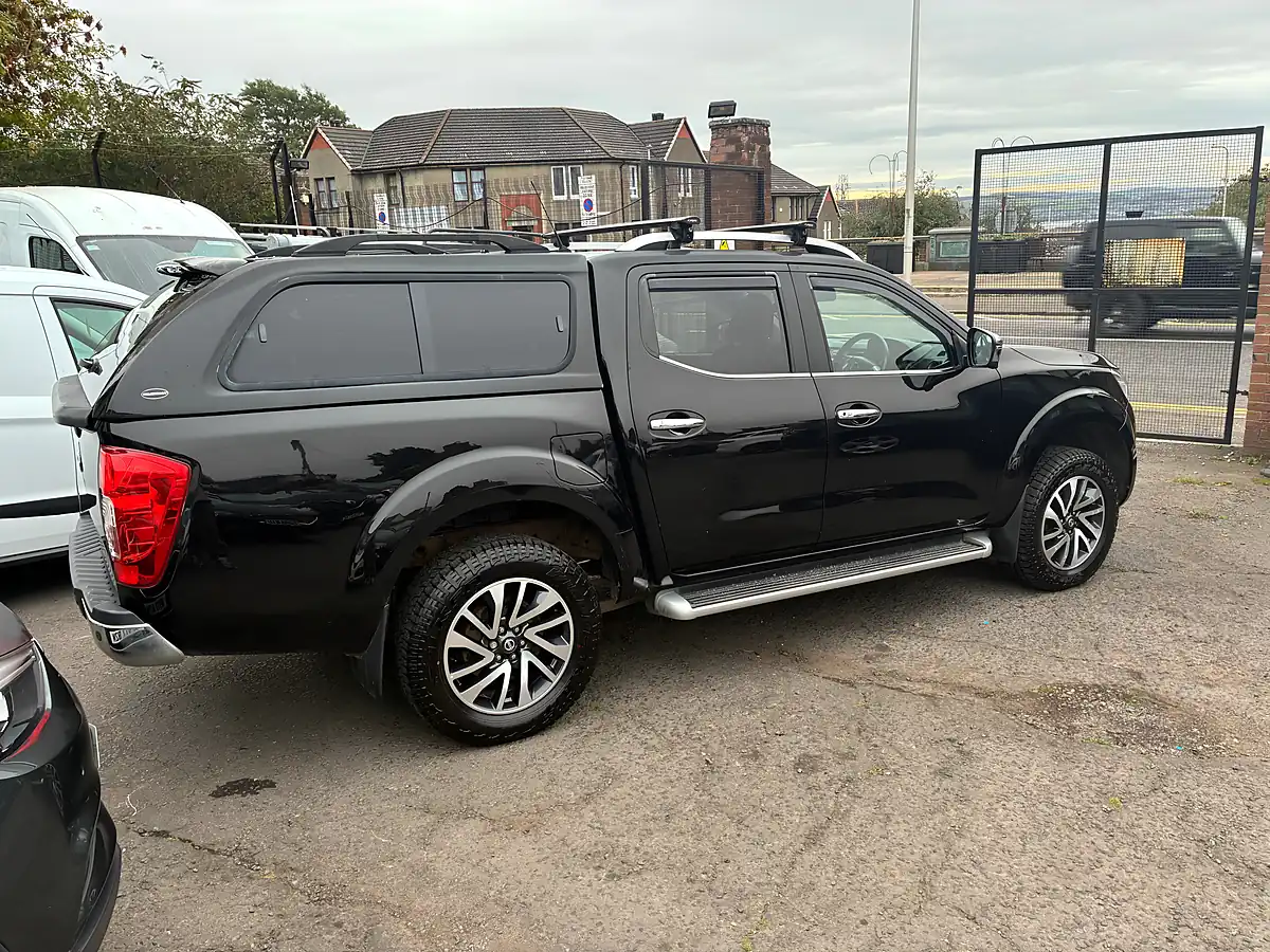 Used 2017 Nissan Navara Tekna Black - Interior and Exterior details 4