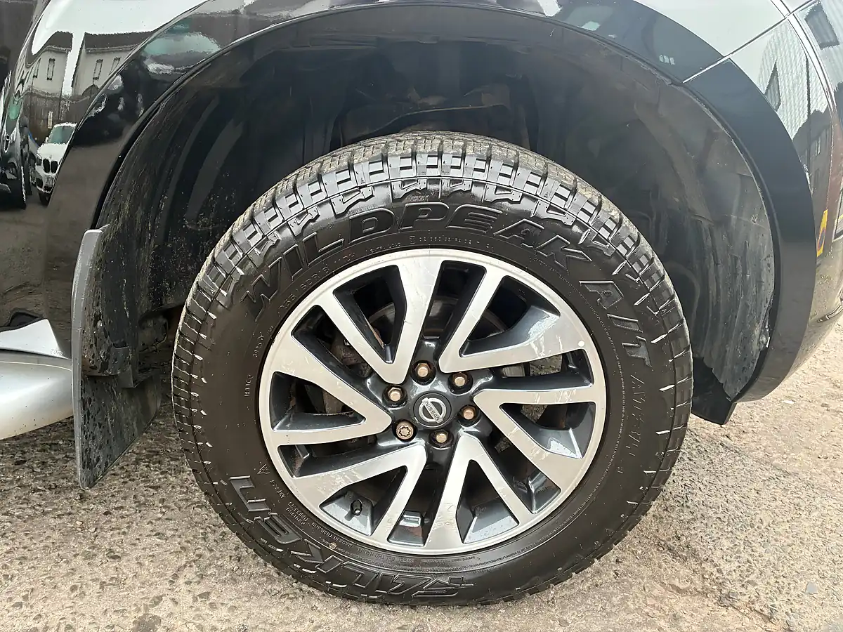 Used 2017 Nissan Navara Tekna Black - Interior and Exterior details 9