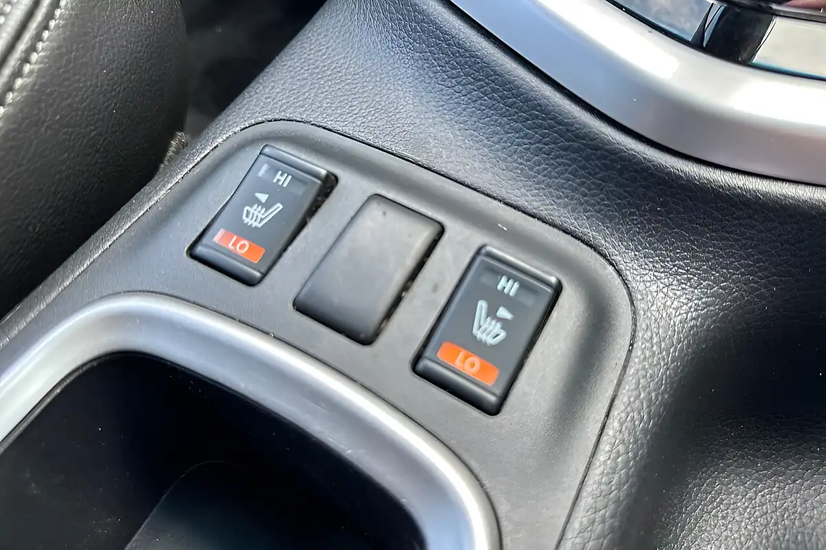 Used 2017 Nissan Navara Tekna Blade Silver - Interior and Exterior details 20