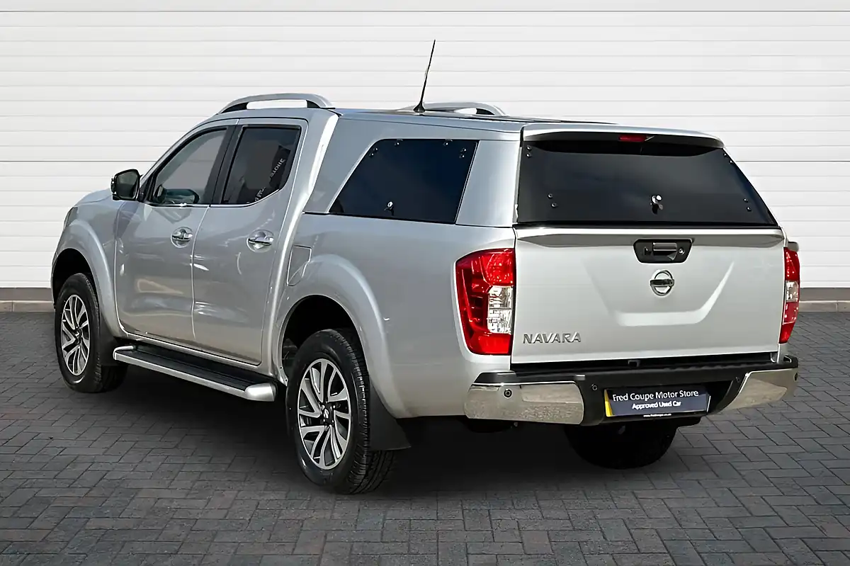 Used 2017 Nissan Navara Tekna Blade Silver - Interior and Exterior details 5