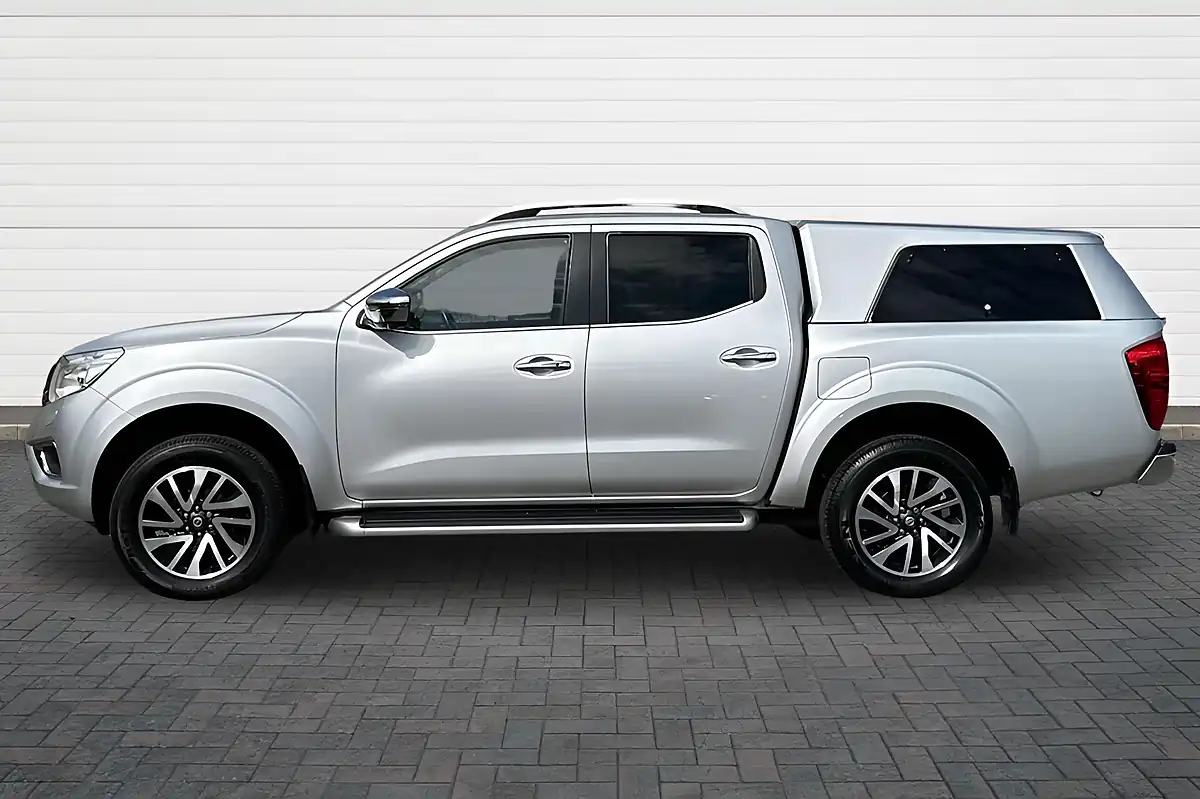 Used 2017 Nissan Navara Tekna Blade Silver - Interior and Exterior details 6
