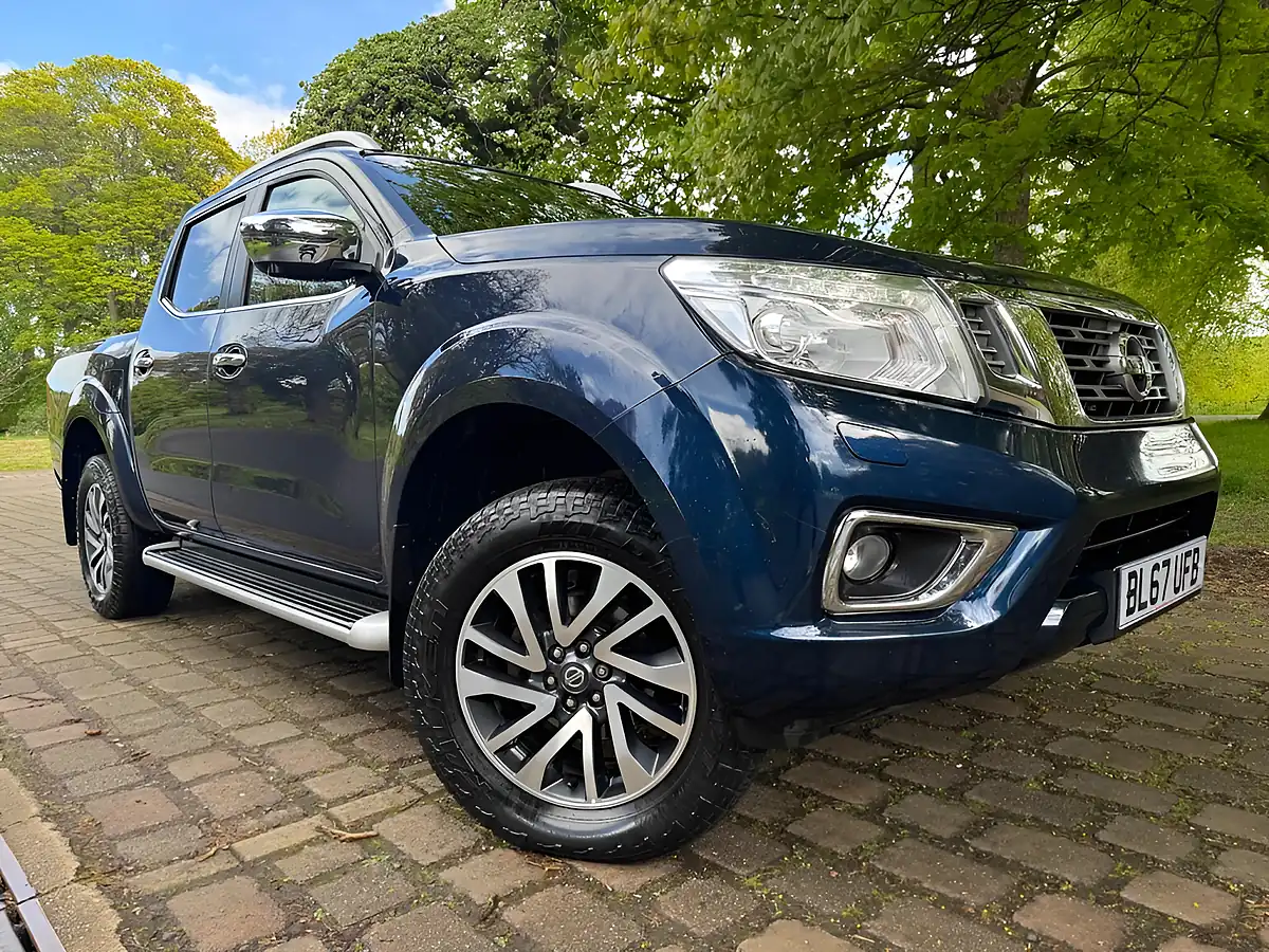 Used 2017 Nissan Navara Tekna Blue - Front View