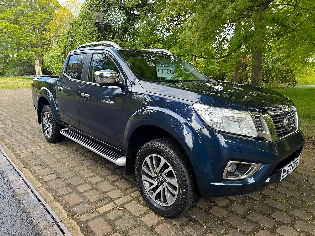 Used 2017 Nissan Navara Tekna Blue - Interior and Exterior details 10