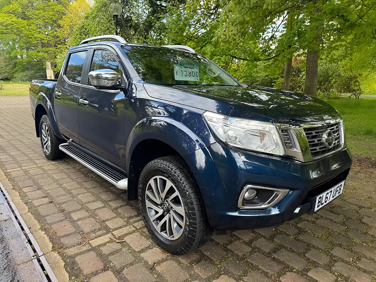 Used 2017 Nissan Navara Tekna Blue - Interior and Exterior details 11