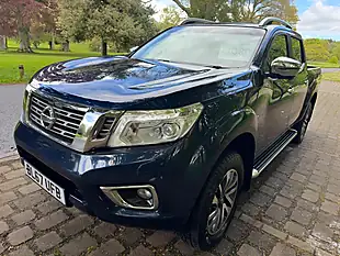 Used 2017 Nissan Navara Tekna Blue - Interior and Exterior details 14