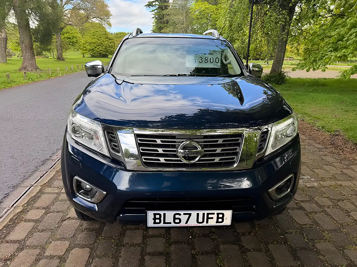Used 2017 Nissan Navara Tekna Blue - Interior and Exterior details 15
