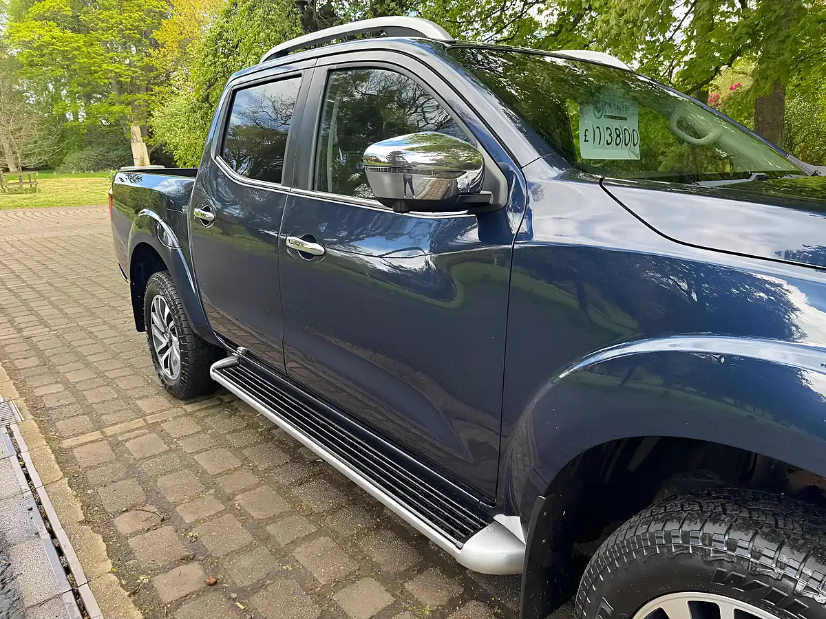 Used 2017 Nissan Navara Tekna Blue - Interior and Exterior details 16