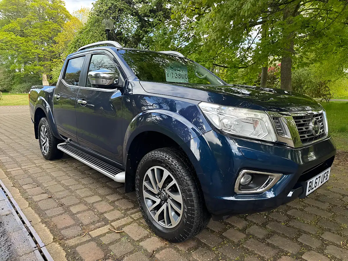 Used 2017 Nissan Navara Tekna Blue - Interior and Exterior details 4
