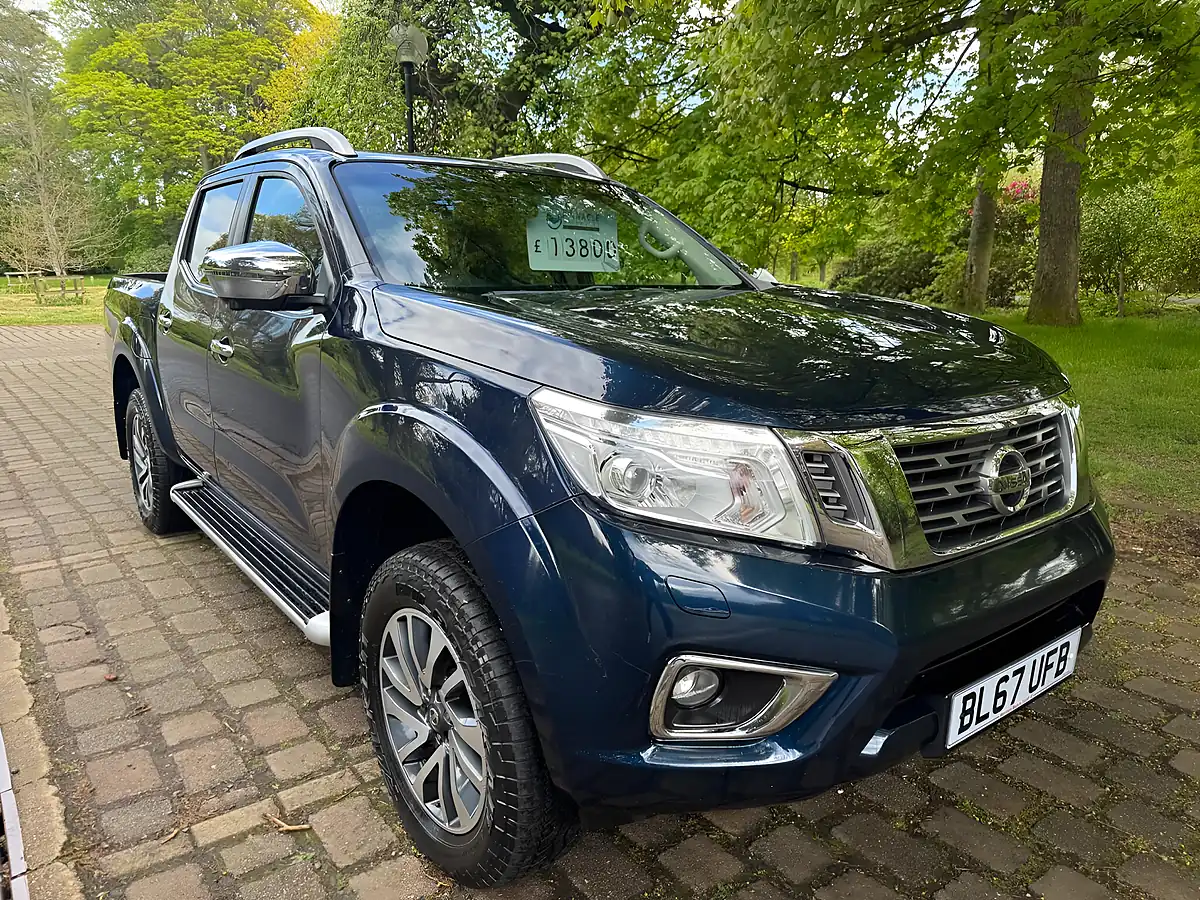 Used 2017 Nissan Navara Tekna Blue - Interior and Exterior details 5
