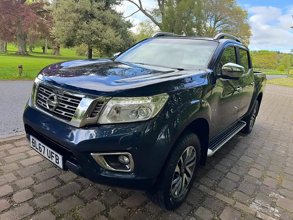 Used 2017 Nissan Navara Tekna Blue - Interior and Exterior details 6