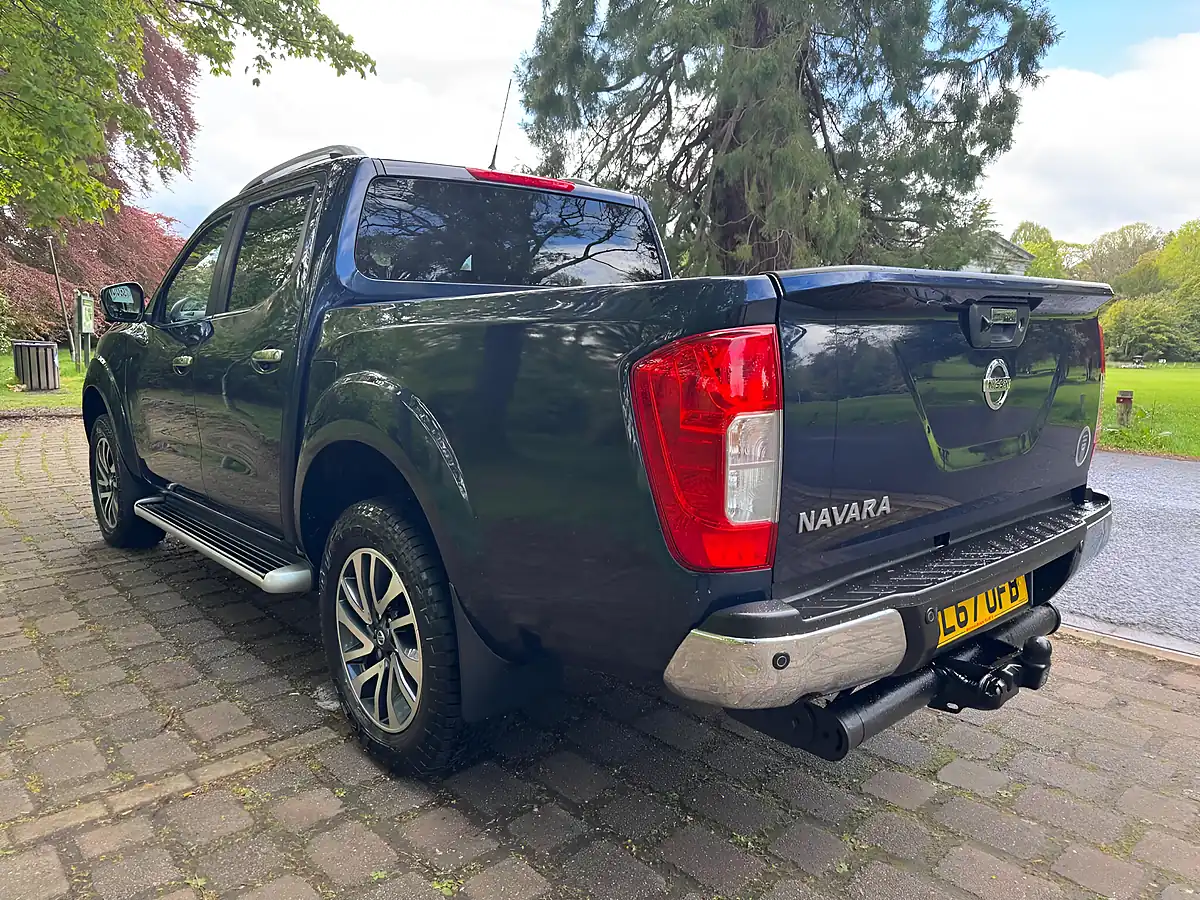 Used 2017 Nissan Navara Tekna Blue - Interior and Exterior details 7