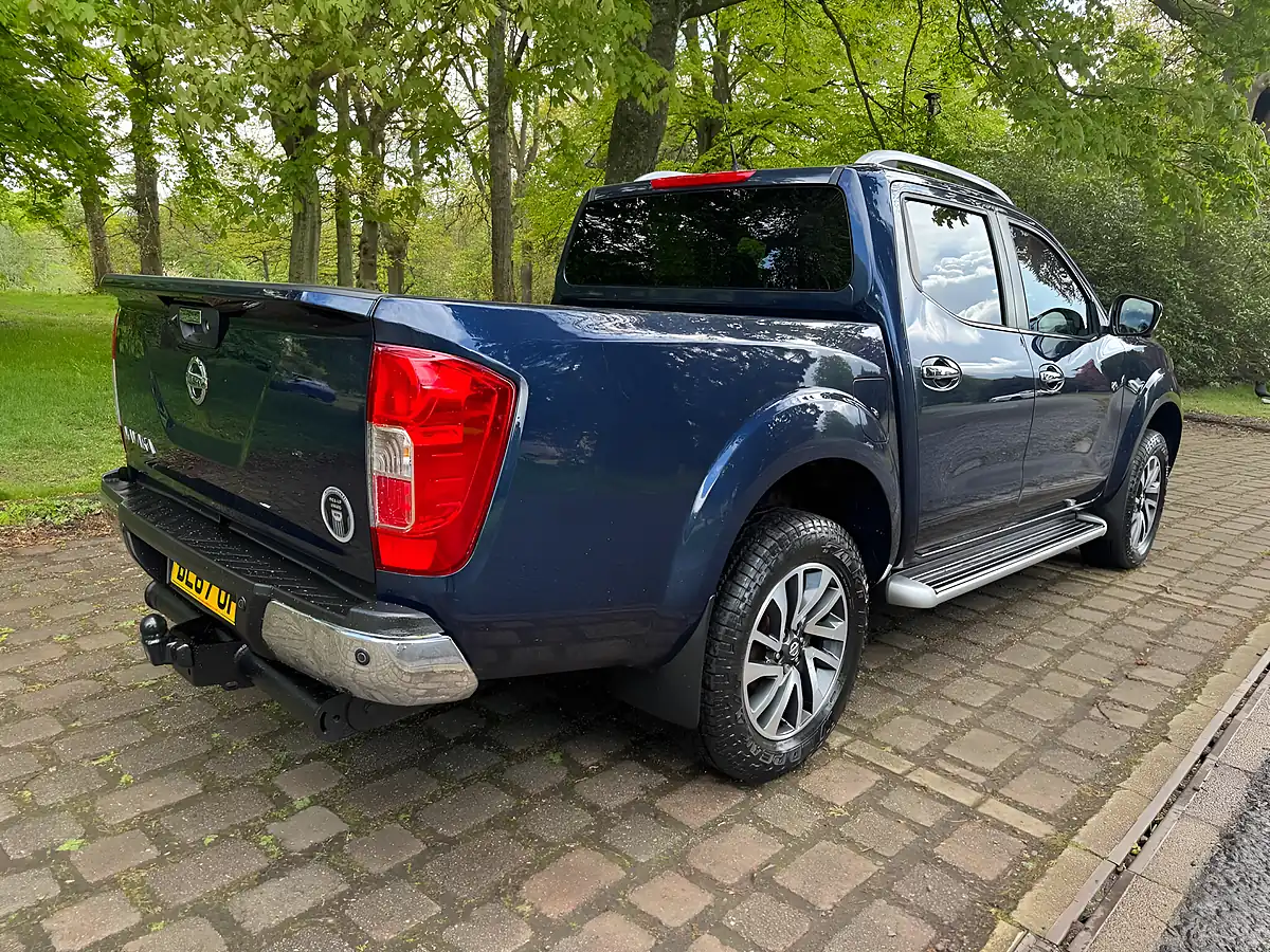 Used 2017 Nissan Navara Tekna Blue - Interior and Exterior details 8